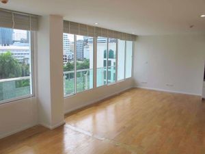 Picture of 1 bed Condo in Focus on Saladaeng Bang Rak District C014040