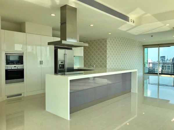 รูปภาพ 4 ห้องนอน Condo ในโครงการ Q Langsuan Lumphini Sub District C014072