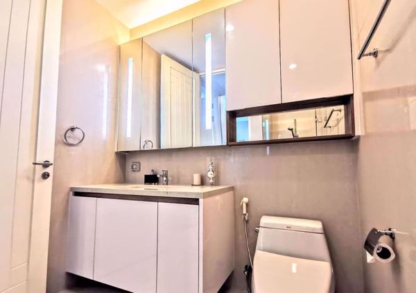 Picture of 2 bed Condo in Q Langsuan Lumphini Sub District C014196