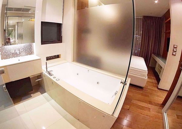 Picture of 2 bed Condo in The Address Sukhumvit 28 Khlongtan Sub District C014381