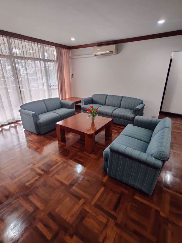 Picture of 3 bed Condo in Rishi Court Khlong Toei Nuea Sub District C014538