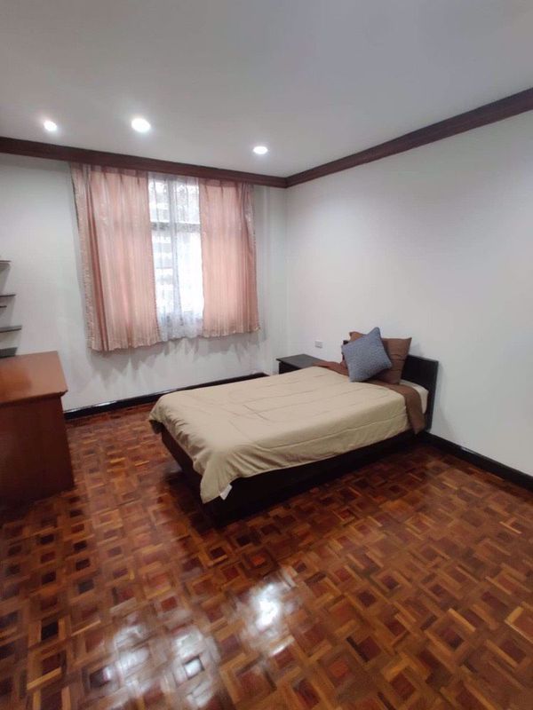 Picture of 3 bed Condo in Rishi Court Khlong Toei Nuea Sub District C014538