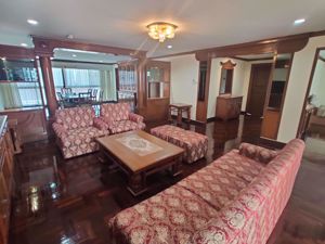 Picture of 3 bed Condo in Rishi Court Khlong Toei Nuea Sub District C014552