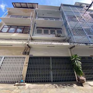 Picture of 3 bed House  Thanonphetchaburi Sub District H014594