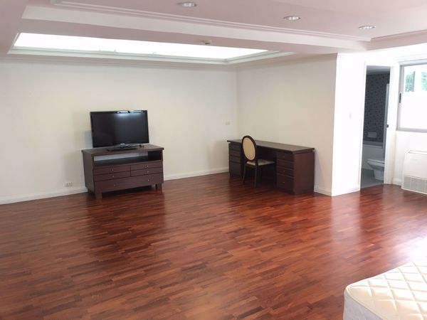 Picture of 3 bed Condo in Jaspal Residential 1 Khlong Toei Nuea Sub District C014597