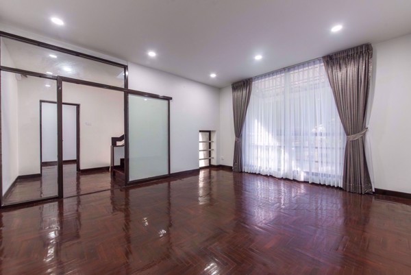 Picture of 6 bed House  Khlong Tan Nuea Sub District H014608