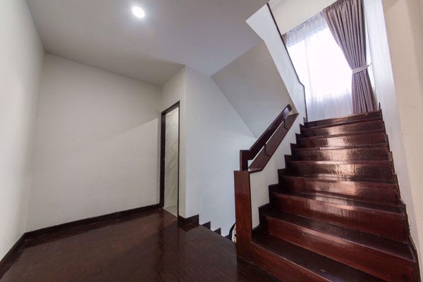 Picture of 6 bed House  Khlong Tan Nuea Sub District H014608