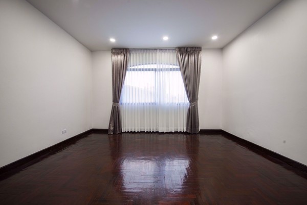 Picture of 6 bed House  Khlong Tan Nuea Sub District H014608