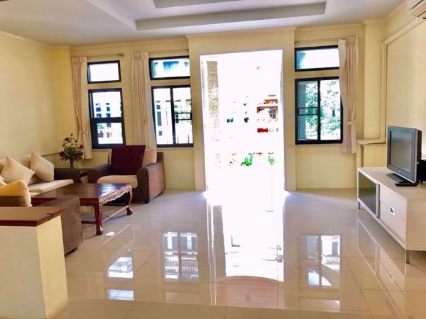 Picture of 3 bed House in Moo Baan Chicha Castle  Khlong Toei Nuea Sub District H014653