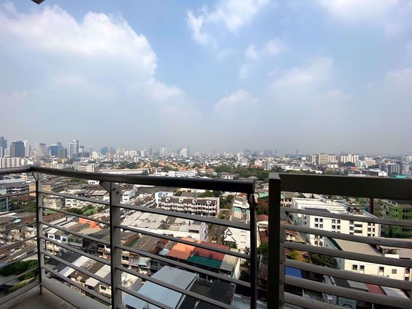 Picture of 1 bed Condo in Le Luk Phrakhanongnuea Sub District C014763