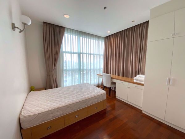 Picture of 3 bed Condo in Chatrium Residence Riverside Wat Phraya Krai Sub District C014769