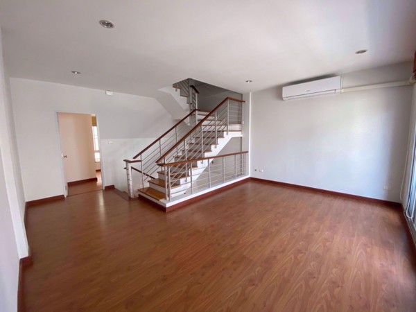 Picture of 3 bed House  Suanluang Sub District H014872