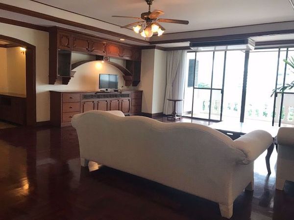 Picture of 3 bed Condo in GM Mansion Khlongtan Sub District C014895