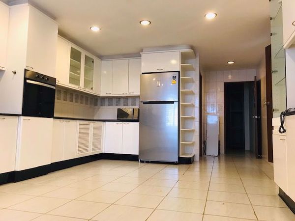 Picture of 3 bed Condo in GM Mansion Khlongtan Sub District C014895