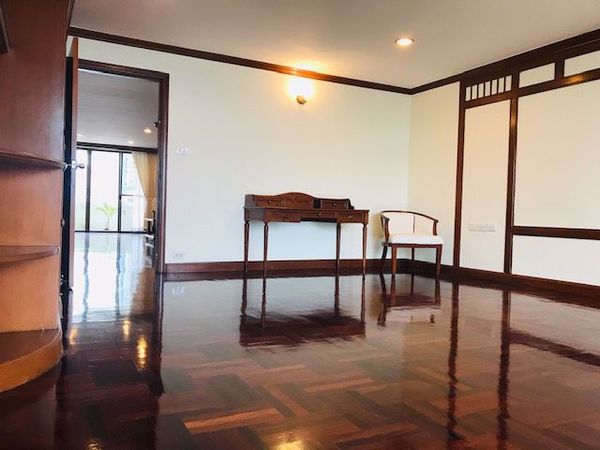 Picture of 3 bed Condo in GM Mansion Khlongtan Sub District C014895