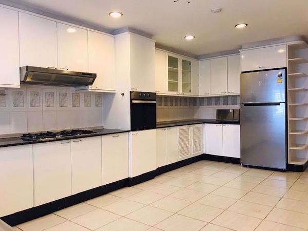 Picture of 3 bed Condo in GM Mansion Khlongtan Sub District C014895