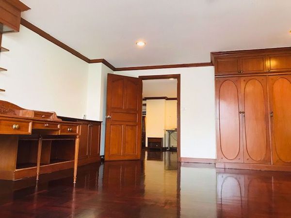 Picture of 3 bed Condo in GM Mansion Khlongtan Sub District C014895