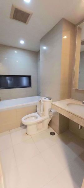 Picture of 1 bed Condo in Noble Ambience Sarasin Pathum Wan District C014915