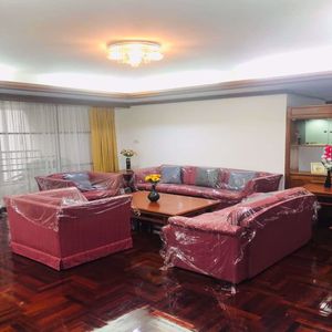 Picture of 3 bed Condo in Rishi Court Khlong Toei Nuea Sub District C014916