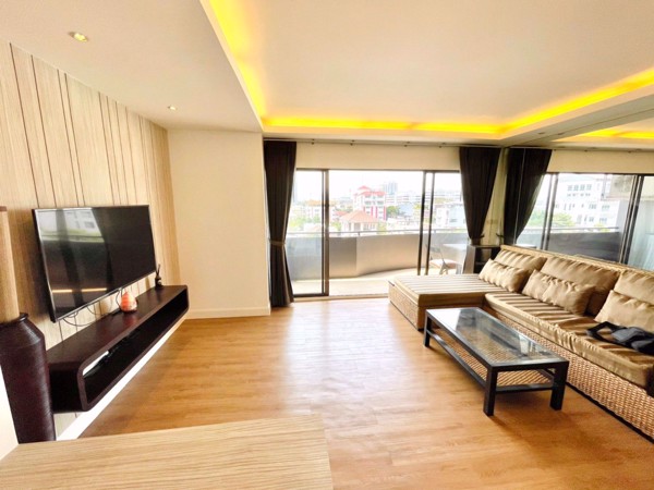 Picture of 1 bed Condo in Phasuk Place Phayathai District C08807