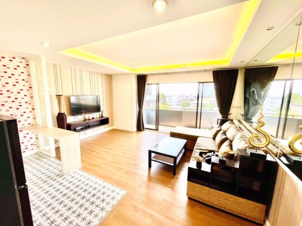 Picture of 1 bed Condo in Phasuk Place Phayathai District C08807