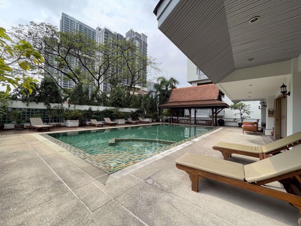 รูปภาพ 3 ห้องนอน Condo ในโครงการ Suan Phinit Place Sathon District C09035