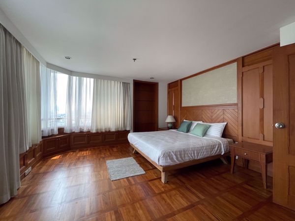 Picture of 2 bed Condo in Suan Phinit Place Sathon District C014988