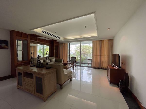 Picture of 3 bed Condo in Suan Phinit Place Sathon District C014989