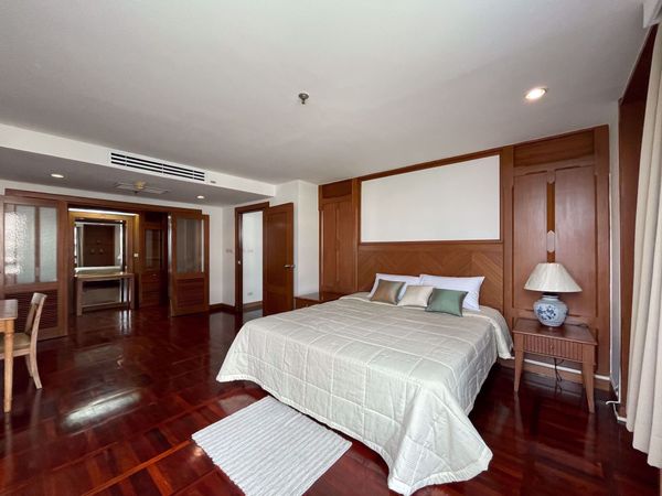 Picture of 3 bed Condo in Suan Phinit Place Sathon District C014989