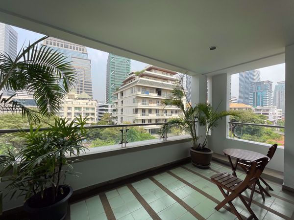 Picture of 3 bed Condo in Suan Phinit Place Sathon District C014989