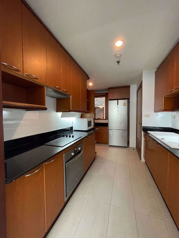 Picture of 3 bed Condo in Suan Phinit Place Sathon District C014989