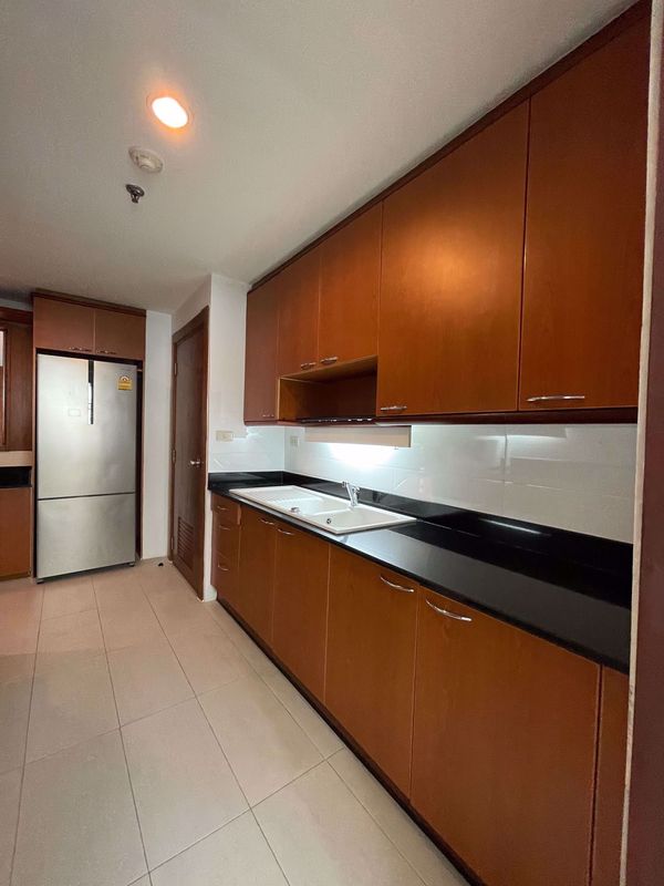 Picture of 3 bed Condo in Suan Phinit Place Sathon District C014989