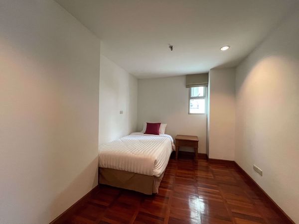 Picture of 3 bed Condo in Suan Phinit Place Sathon District C014989