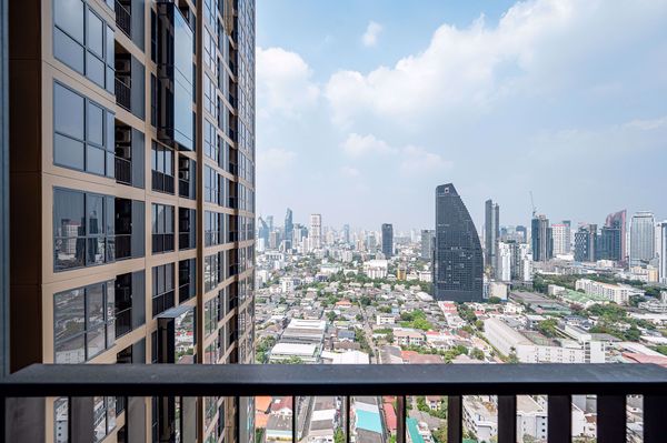 Picture of 1 bed Condo in OKA HAUS Sukhumvit 36 Khlongtan Sub District C015178