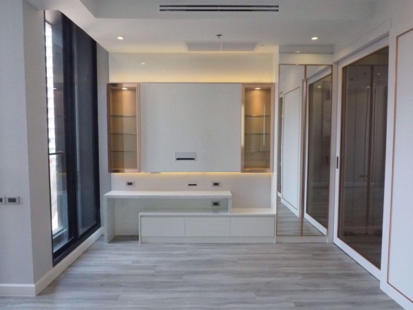 Picture of 1 bed Condo in Noble Ploenchit Lumphini Sub District C015207