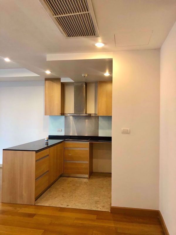 Picture of 1 bed Condo in Sathorn Gardens Thungmahamek Sub District C015425