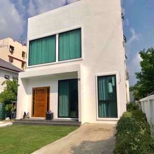 Picture of 5 bed House  Bang Na Sub District H015625