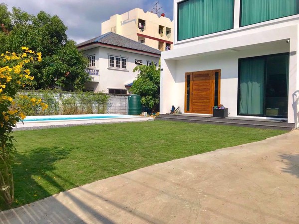 รูปภาพ 5 bed House  Bang Na Sub District H015625