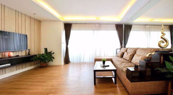 Picture of 1 bed Condo in Phasuk Place Phayathai District C015903