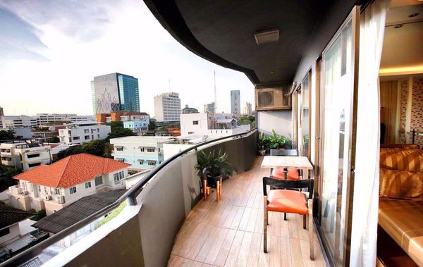 Picture of 1 bed Condo in Phasuk Place Phayathai District C015903