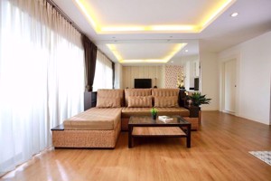 Picture of 1 bed Condo in Phasuk Place Phayathai District C015903