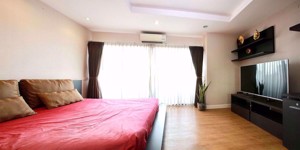 Picture of 1 bed Condo in Phasuk Place Phayathai District C015903