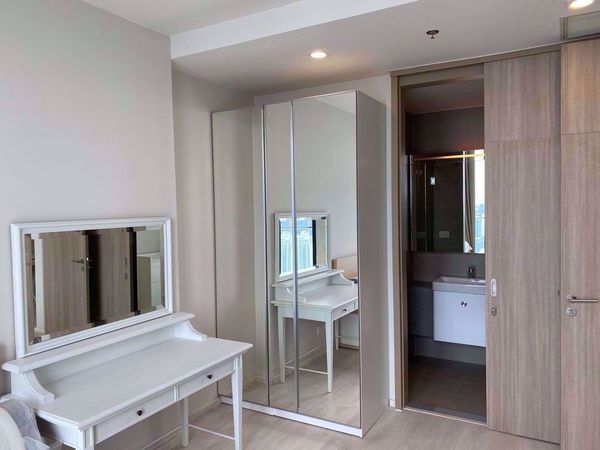 Picture of 1 bed Condo in Noble Ploenchit Lumphini Sub District C015933