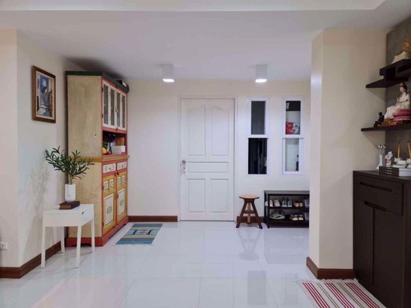 Picture of 3 bed Condo in Brighton Place Huai Khwang District C015982