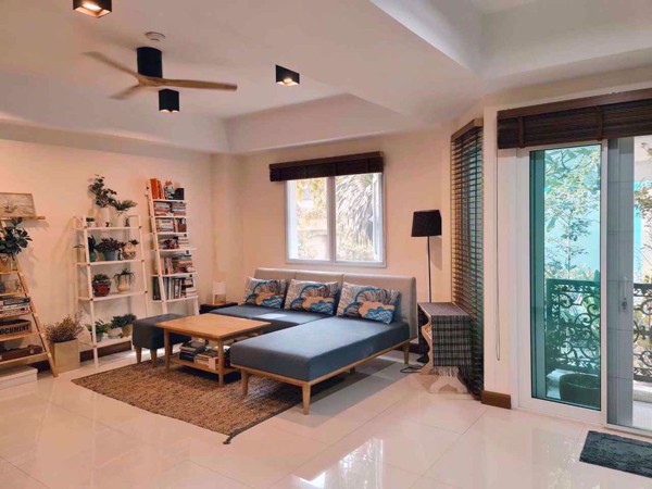 Picture of 3 bed Condo in Brighton Place Huai Khwang District C015982