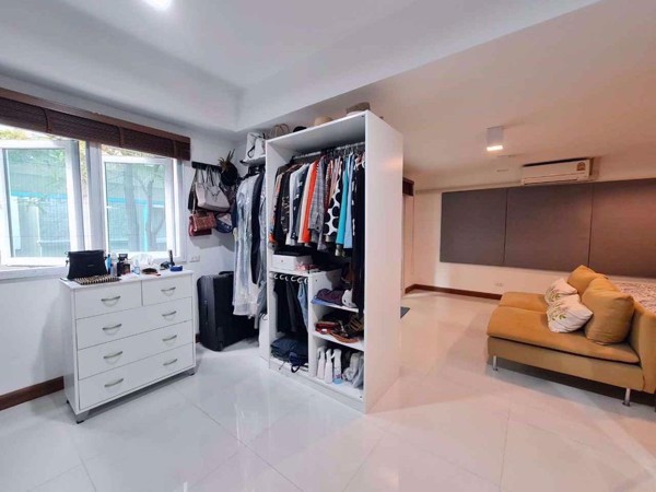 Picture of 3 bed Condo in Brighton Place Huai Khwang District C015982