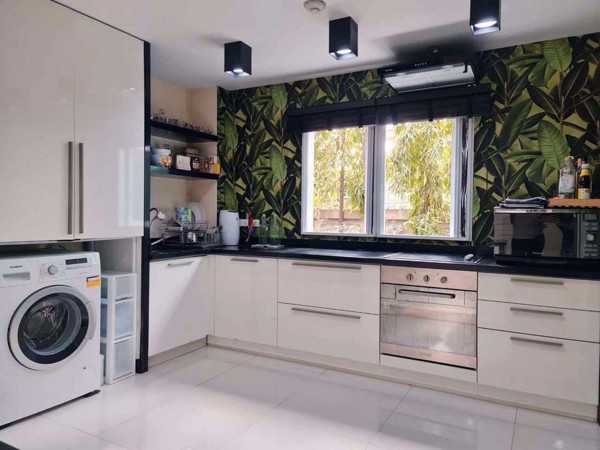 Picture of 3 bed Condo in Brighton Place Huai Khwang District C015982