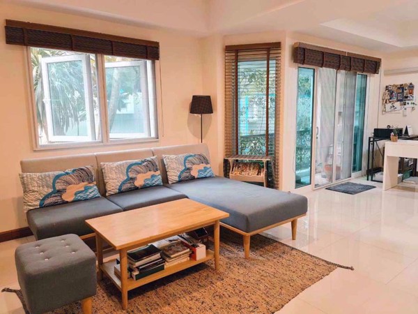 Picture of 3 bed Condo in Brighton Place Huai Khwang District C015982