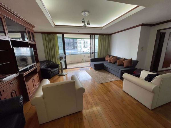 Picture of 2 bed Condo in Las Colinas Khlong Toei Nuea Sub District C016058