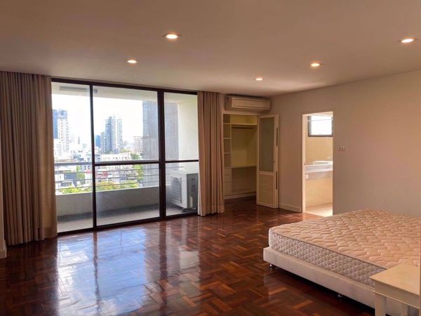 Picture of 3 bed Condo in The Habitat Sukhumvit 53 Khlong Tan Nuea Sub District C016155